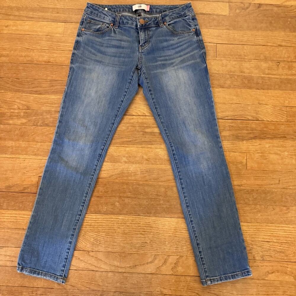 Cabi medium washed low rise straight leg jeans pants size 4
b73